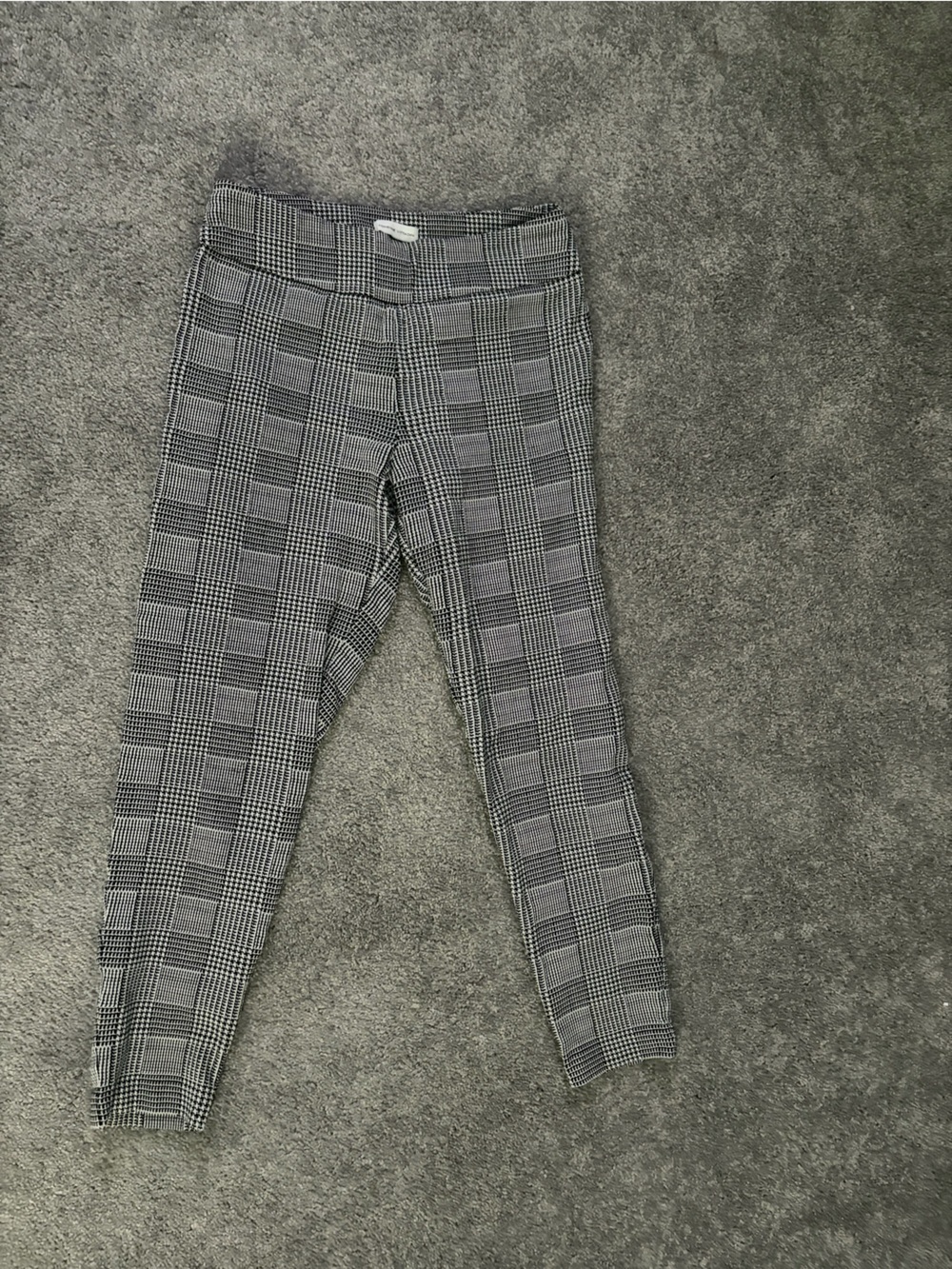 Adrienne Vittadini Women’s Gray & Black Plaid Ankle Dress Pants